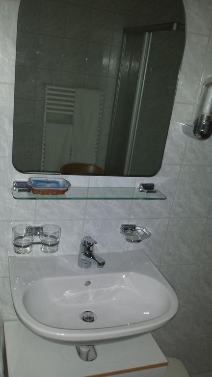 Gastwirtschaft Hornbach-Pinte Hotel Wasen Ruang foto